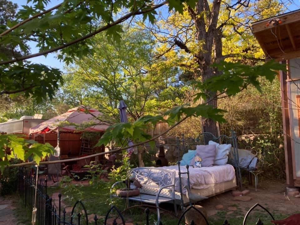 Mystic Portal 420 Guesthouse Колорадо-Спрингс Экстерьер фото