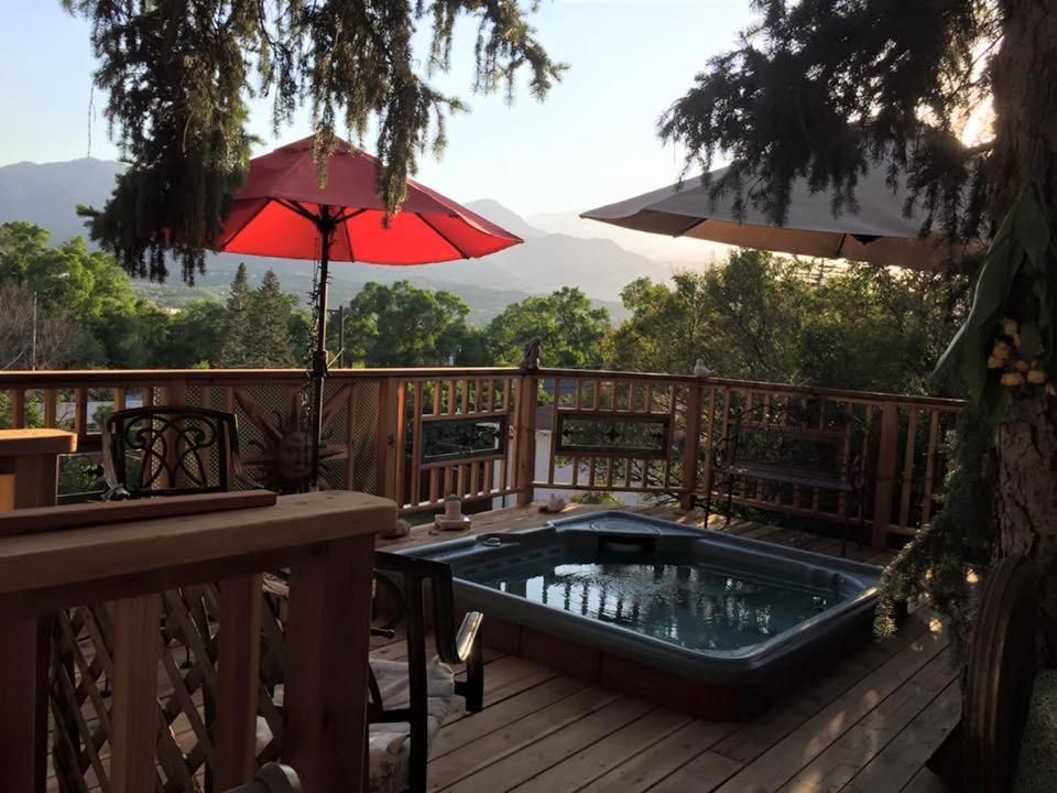 Mystic Portal 420 Guesthouse Колорадо-Спрингс Экстерьер фото